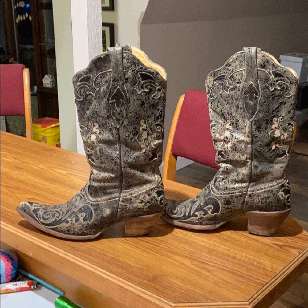 9.5 corral boots, black
